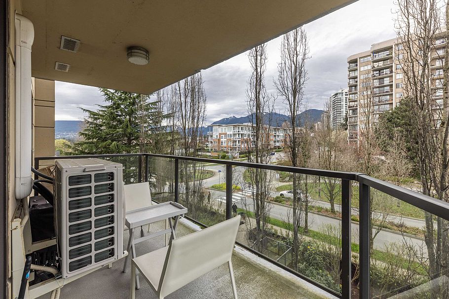 501 683 Victoria Park West North Vancouver, BC - 22