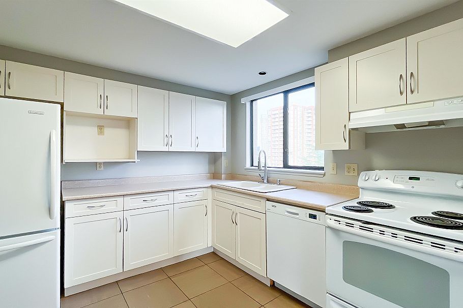 901 6282 Kathleen Avenue Burnaby, BC - 5