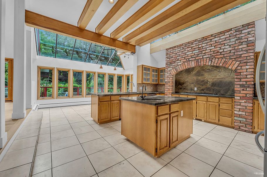 2901 Allan Road North Vancouver, BC - 3