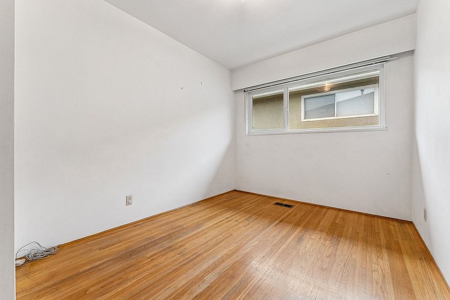 1521 E 64th Avenue Vancouver, BC - 17