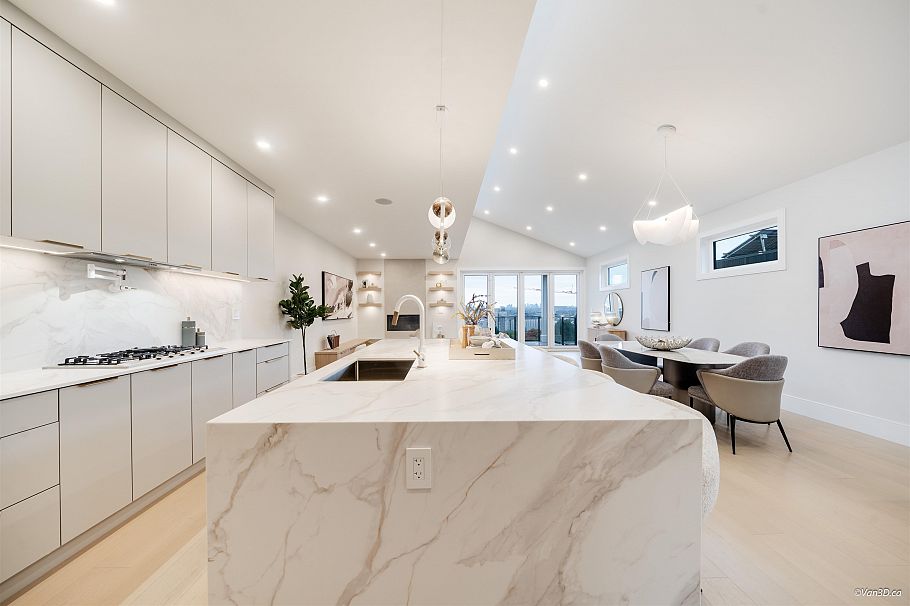 971 Adderley Street North Vancouver, BC - 7