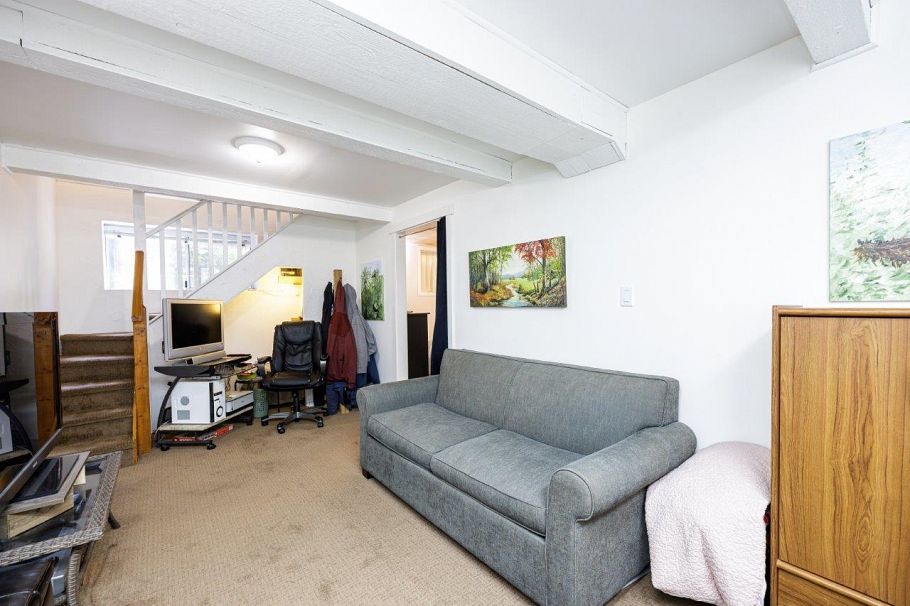 1061 Gladwin Drive North Vancouver, BC - 26