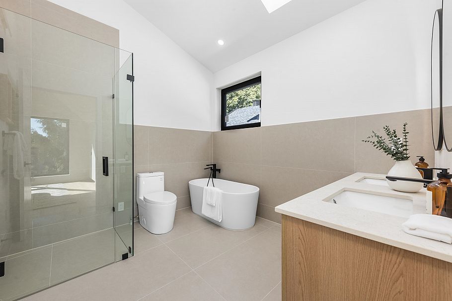 1 2626 W 41st Avenue Vancouver, BC - 13