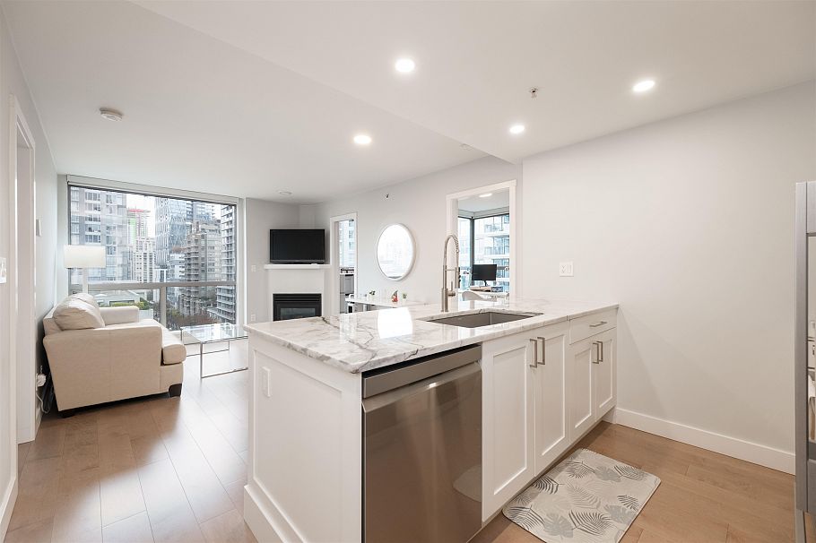 1006 928 Richards Street Vancouver, BC - 10