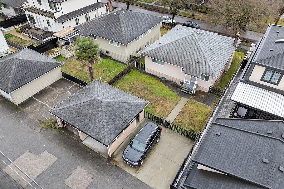1521 E 64th Avenue Vancouver, BC - 39