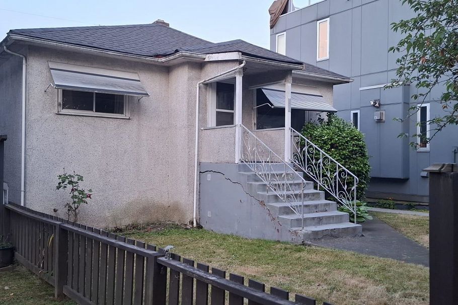 4974 Prince Albert Street Vancouver, BC - 3