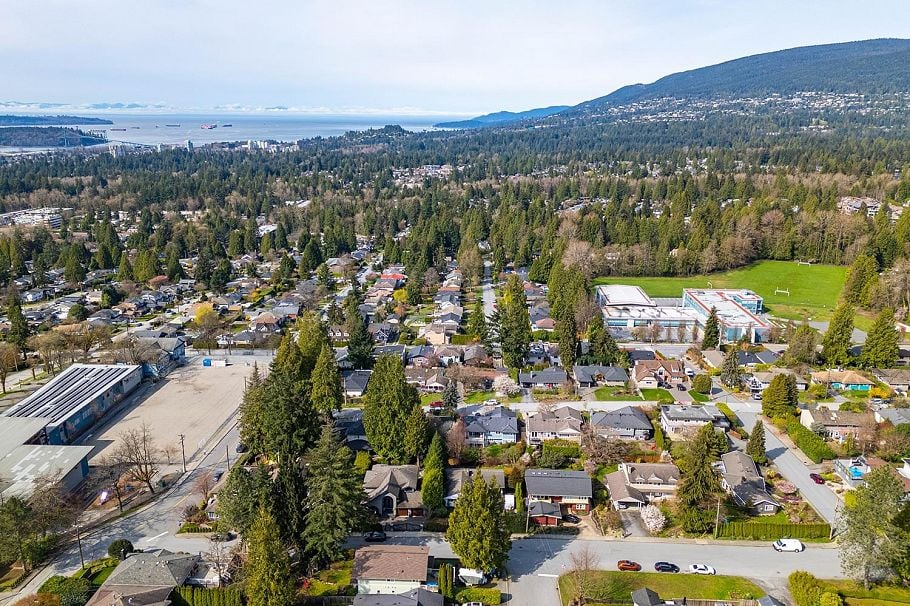 3263 Norwood Avenue North Vancouver, BC - 5