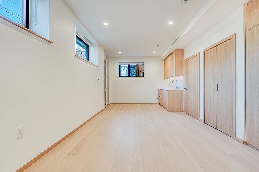 1 968 E 55th Avenue Vancouver, BC - 25