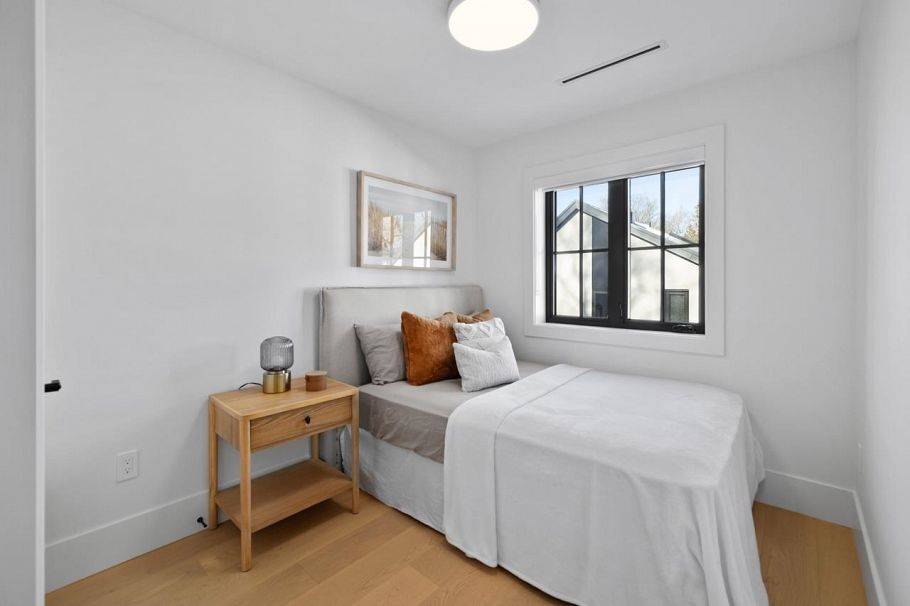 2505 W 37th Avenue Vancouver, BC - 21