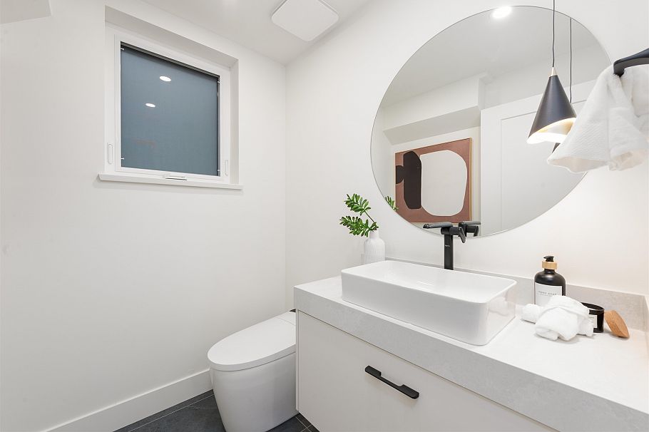 1 65 E King Edward Avenue Vancouver, BC - 12