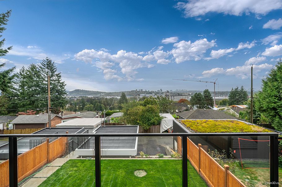 971 Adderley Street North Vancouver, BC - 27