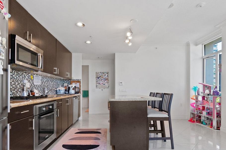 602 162 Victory Ship Way North Vancouver, BC - 10