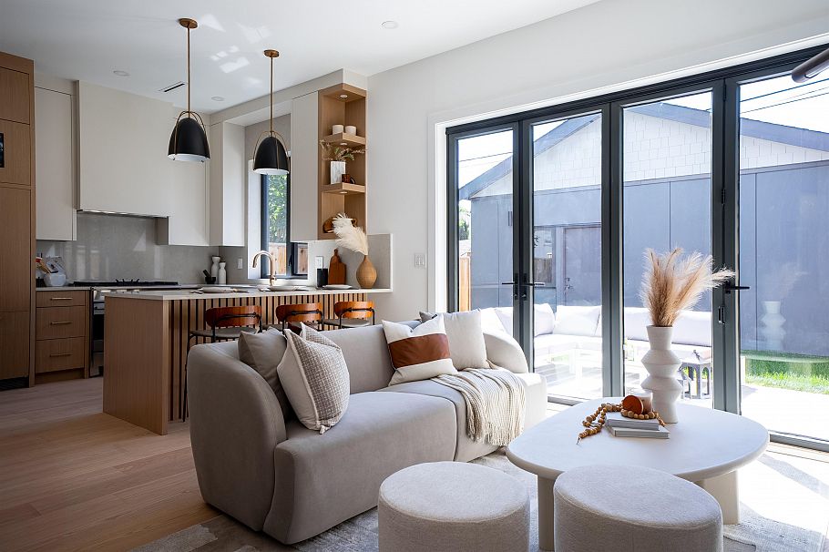 2 356 E 40th Avenue Vancouver, BC - 1