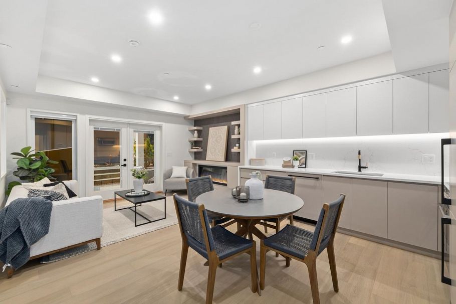 2432 W 49th Avenue Vancouver, BC - 9