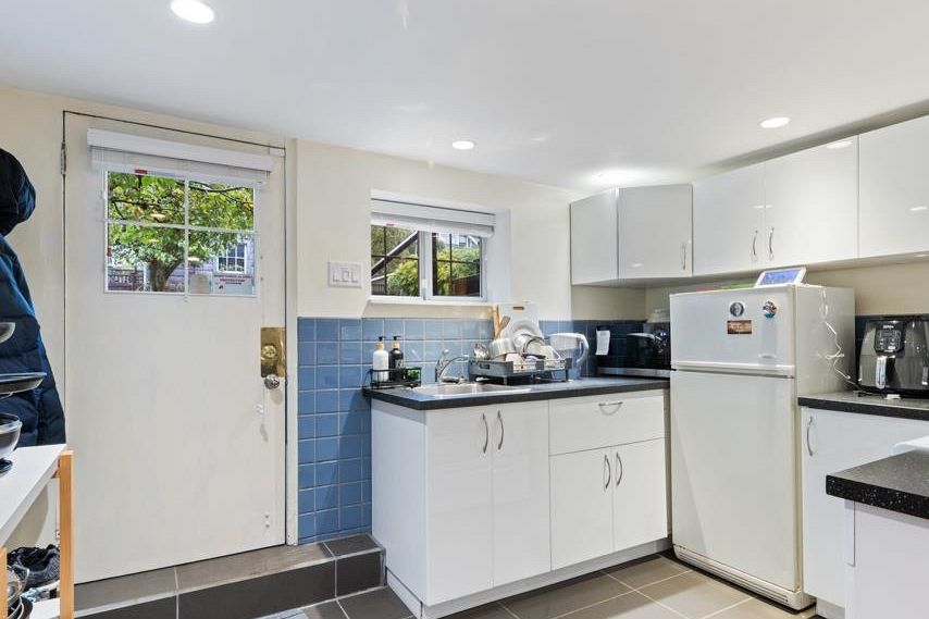 2125 E 5th Avenue Vancouver, BC - 20