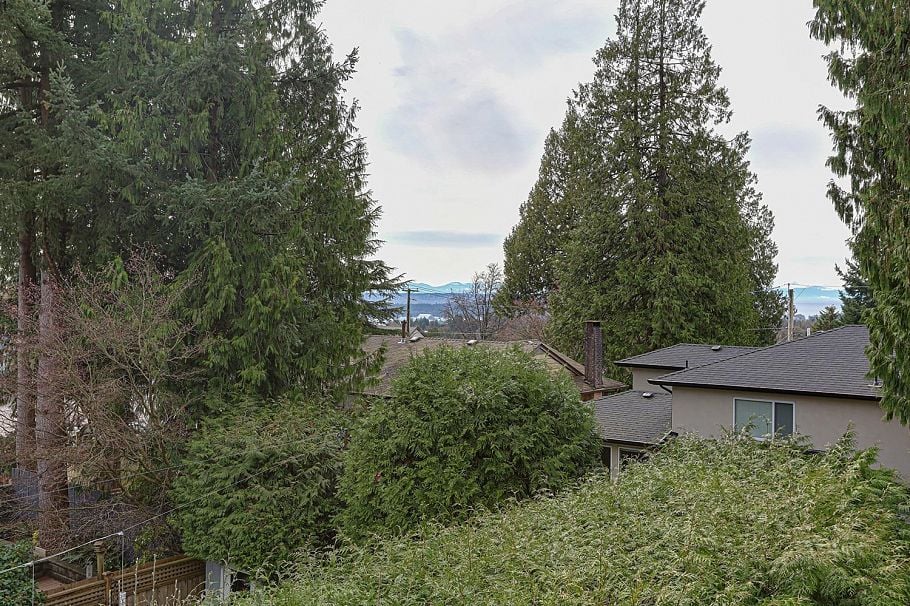 3263 Norwood Avenue North Vancouver, BC - 27