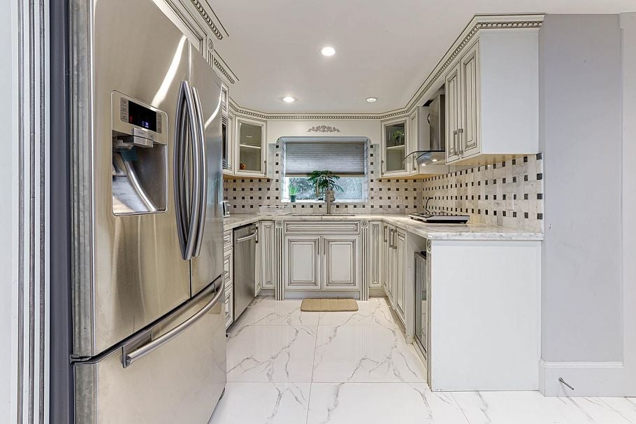 3263 Norwood Avenue North Vancouver, BC - 35