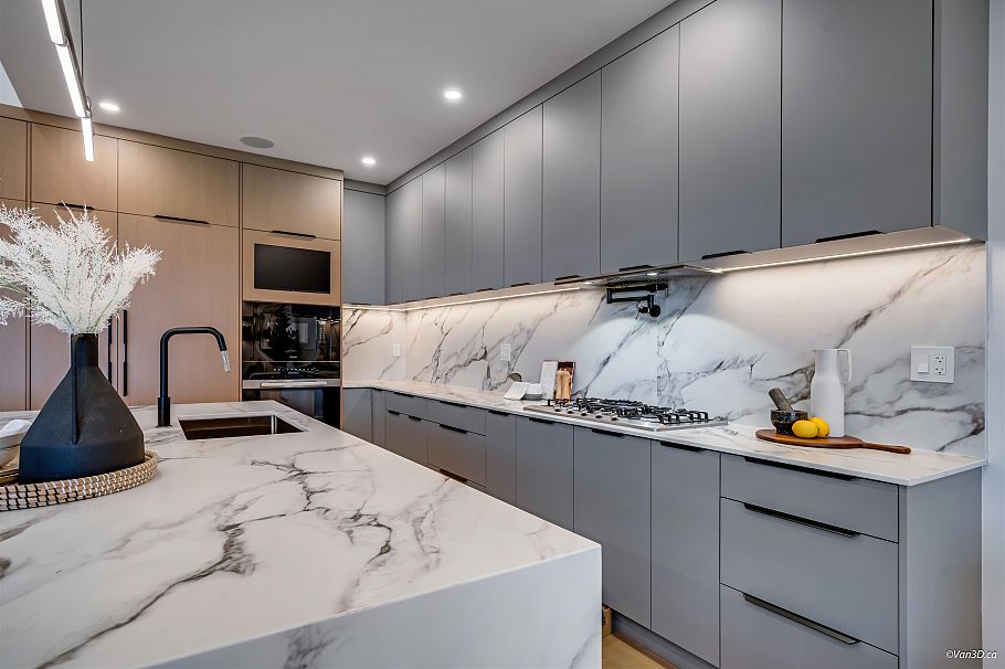 973 Adderley Street North Vancouver, BC - 13