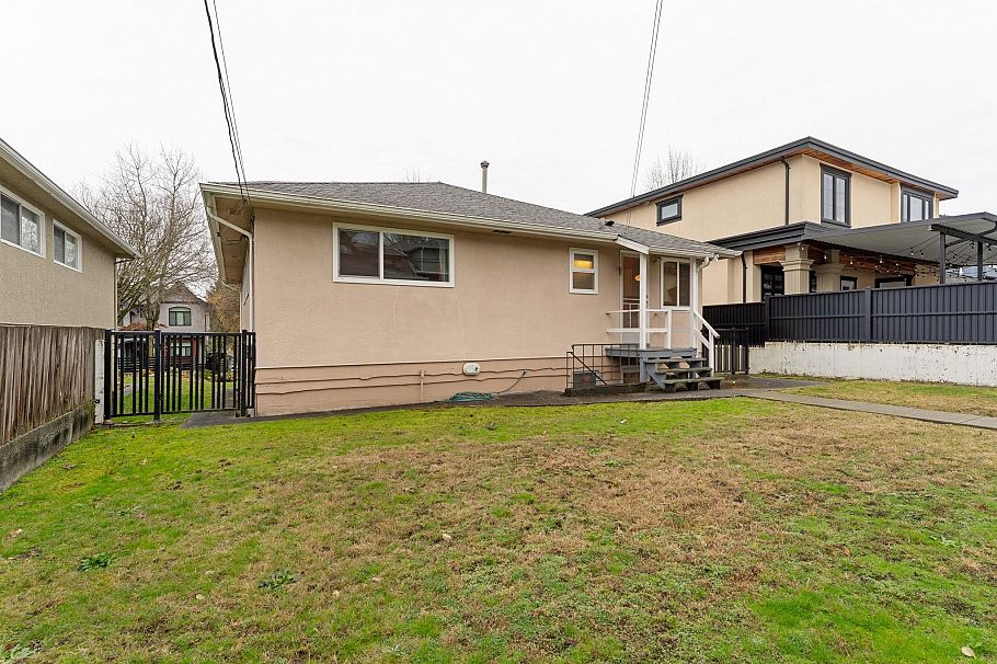1521 E 64th Avenue Vancouver, BC - 20