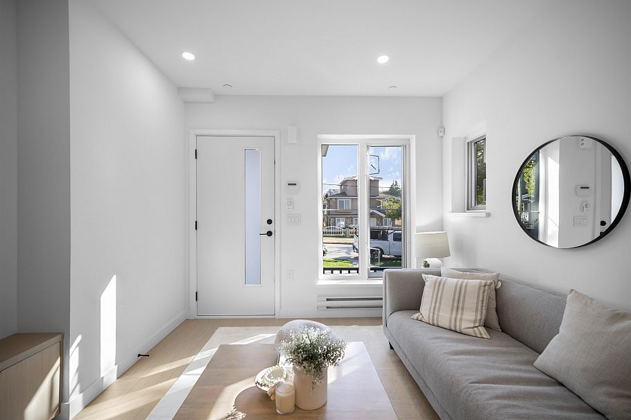 102 2329 E 34th Avenue Vancouver, BC - 1