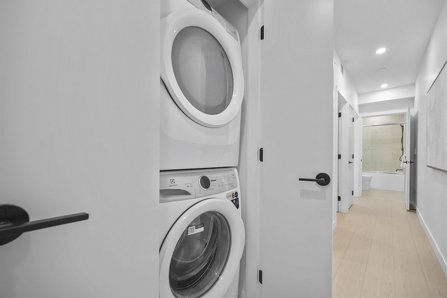 102 2329 E 34th Avenue Vancouver, BC - 5