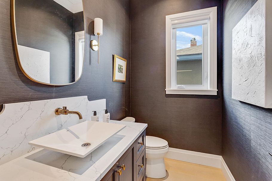 345 E 20th Street North Vancouver, BC - 8