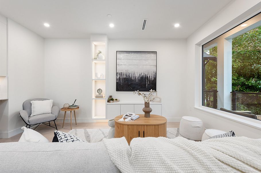 1 65 E King Edward Avenue Vancouver, BC - 5