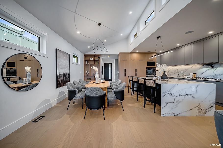 973 Adderley Street North Vancouver, BC - 16