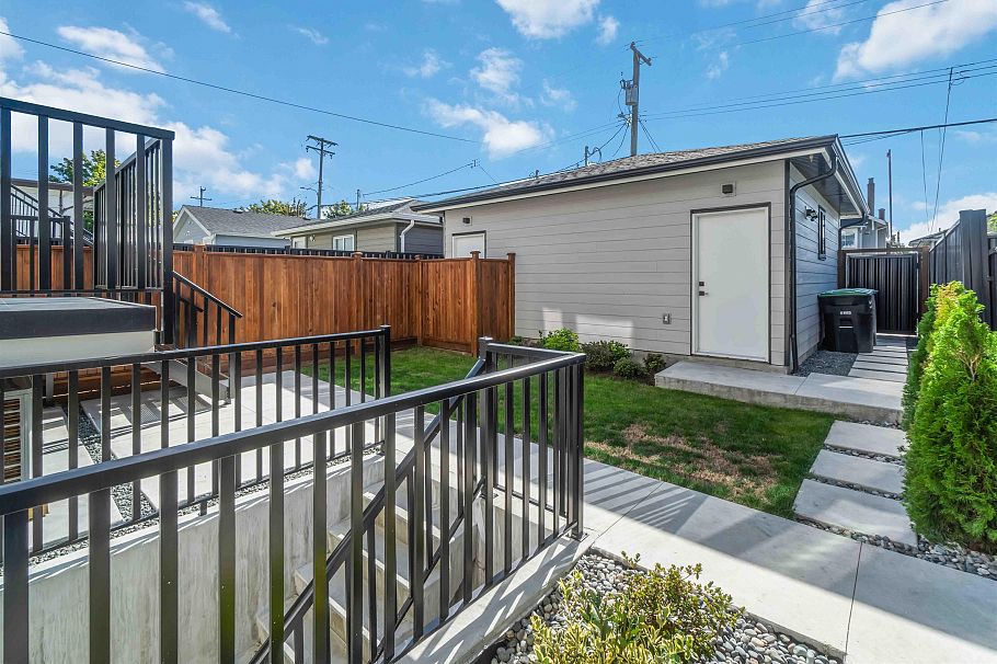 2 2658 Dundas Street Vancouver, BC - 7