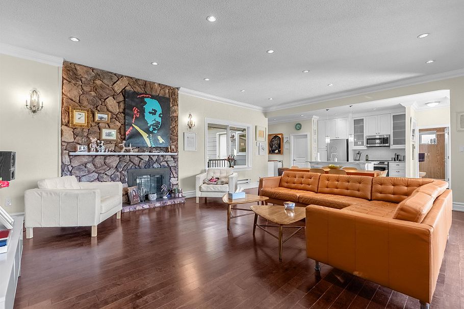 324 E 24th Street North Vancouver, BC - 10