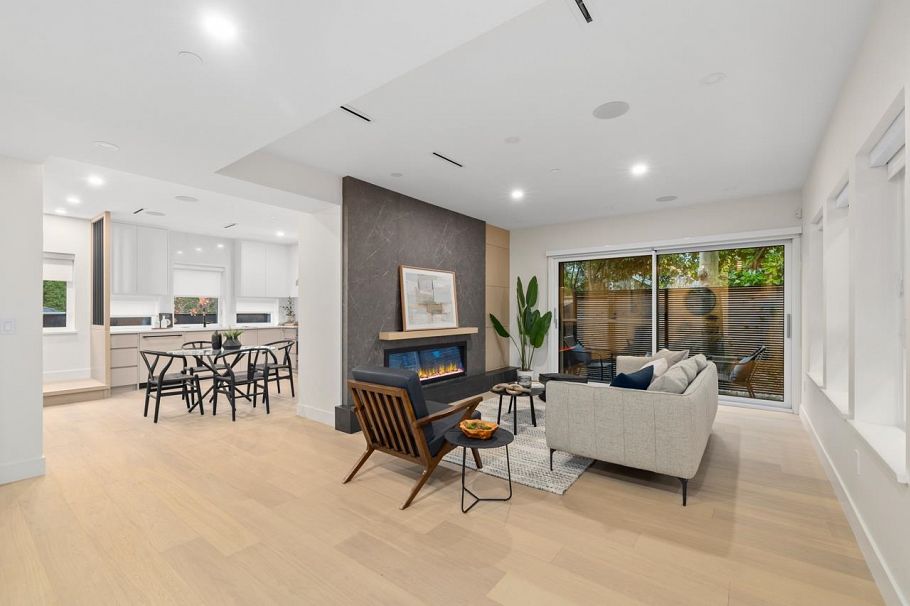 2430 W 49th Avenue Vancouver, BC - 1