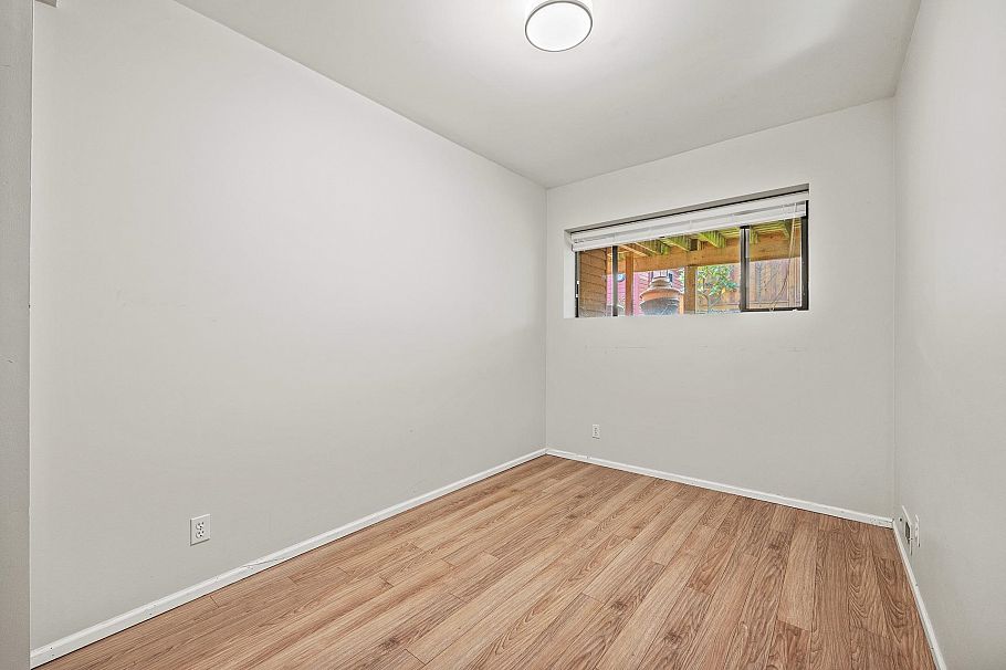 3576 W 17th Avenue Vancouver, BC - 22