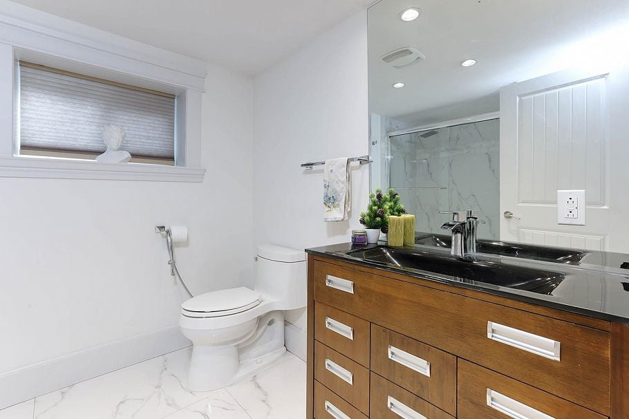 3263 Norwood Avenue North Vancouver, BC - 37