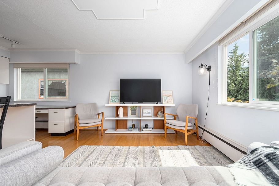 8 1235 W 10th Avenue Vancouver, BC - 2