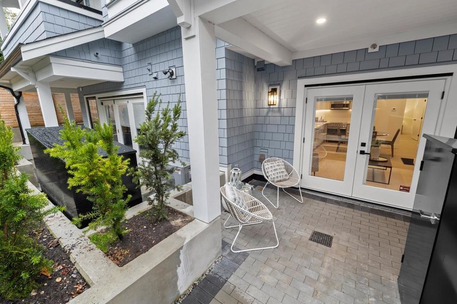 2432 W 49th Avenue Vancouver, BC - 18