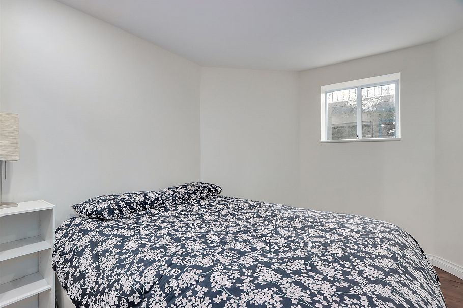 1806 Deep Cove Road North Vancouver, BC - 27