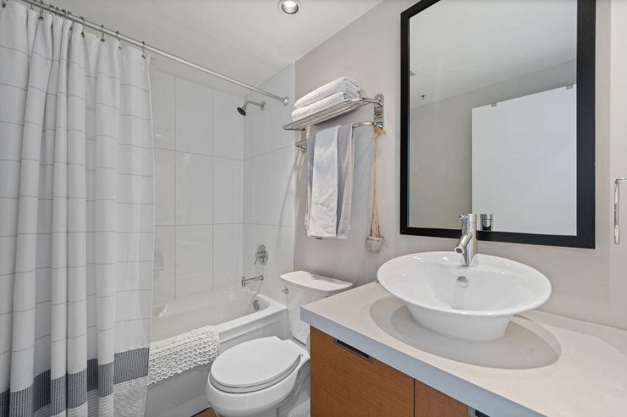 1707 151 W 2nd Street North Vancouver, BC - 26