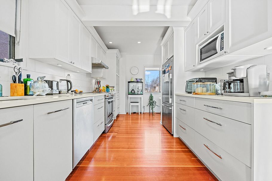 3576 W 17th Avenue Vancouver, BC - 6