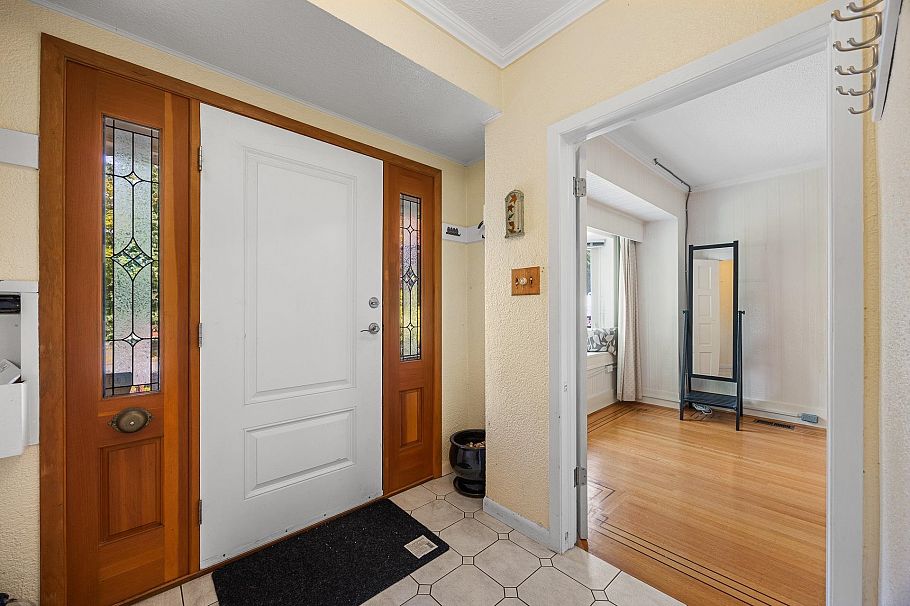 4054 W 31st Avenue Vancouver, BC - 2