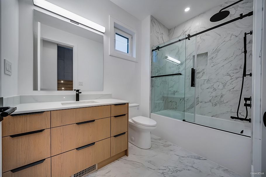 973 Adderley Street North Vancouver, BC - 24