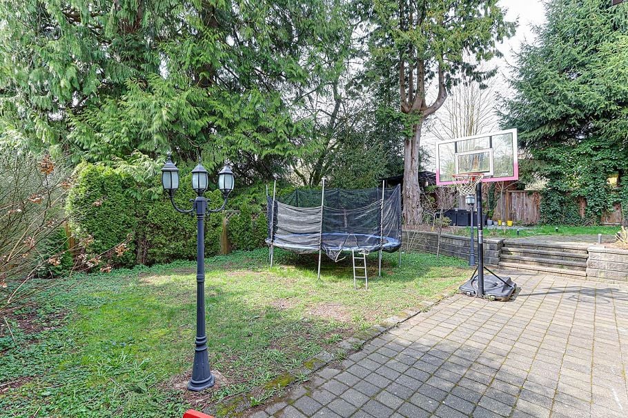 3263 Norwood Avenue North Vancouver, BC - 40