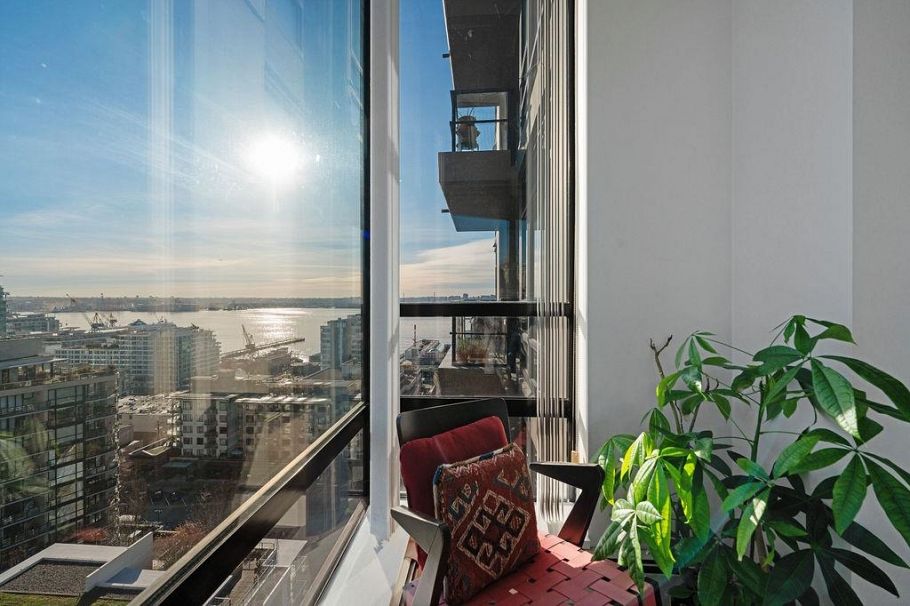 1707 151 W 2nd Street North Vancouver, BC - 2