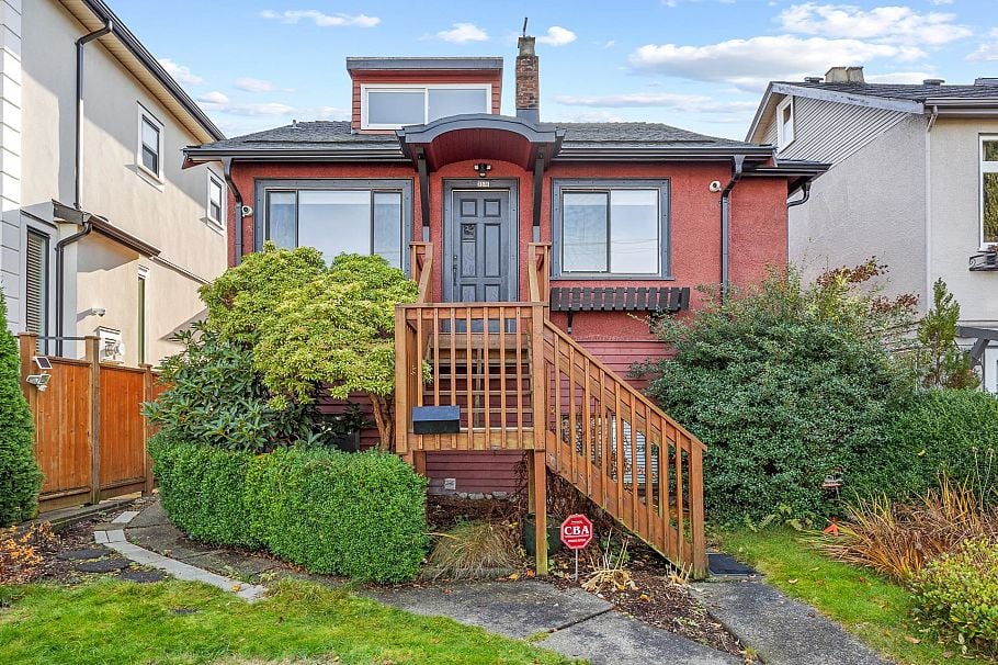 3576 W 17th Avenue Vancouver, BC - 1