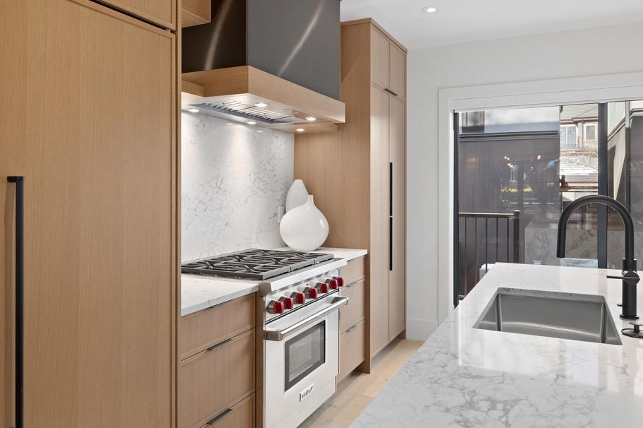 2505 W 37th Avenue Vancouver, BC - 12