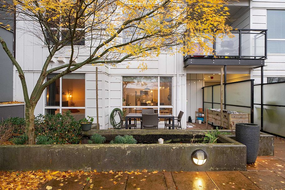 209 233 Kingsway Vancouver, BC - 1