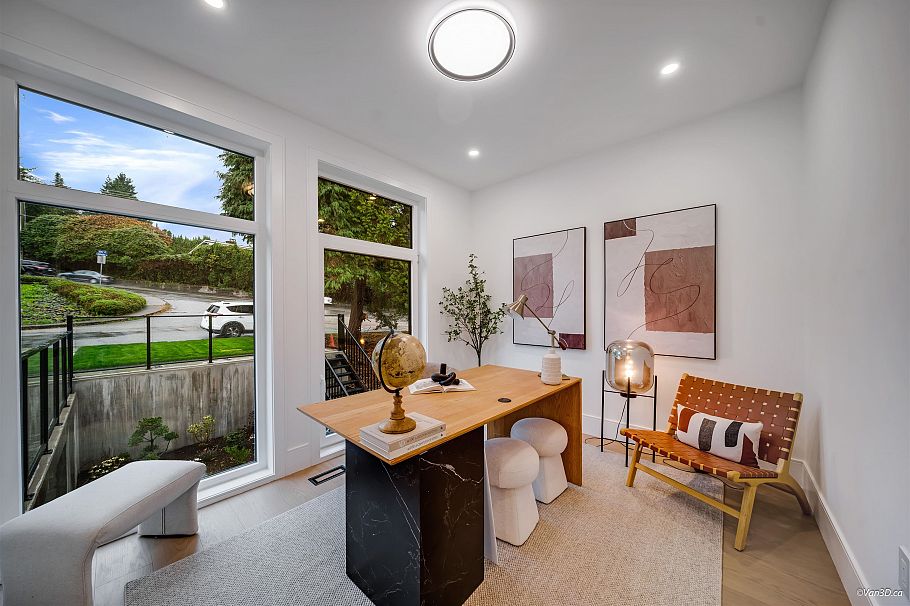 973 Adderley Street North Vancouver, BC - 7