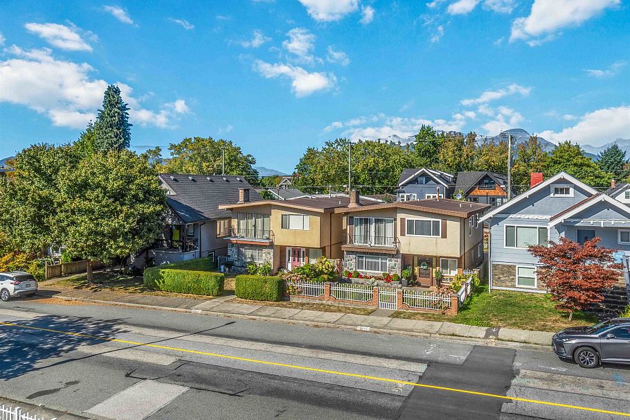 2 2658 Dundas Street Vancouver, BC - 3