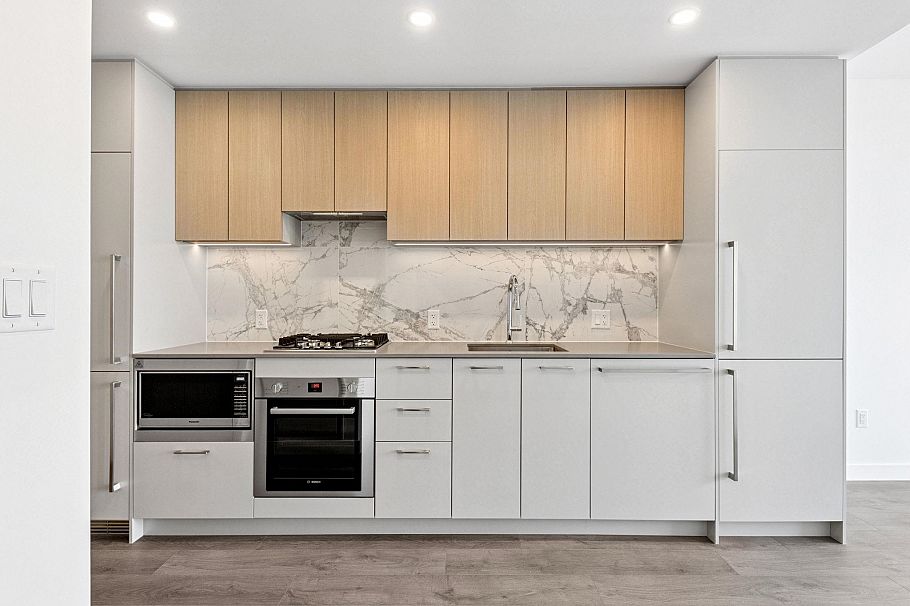 32XX 6468 WILLINGDON AVENUE, Burnaby BC V5H 0L3 Burnaby, BC - 1