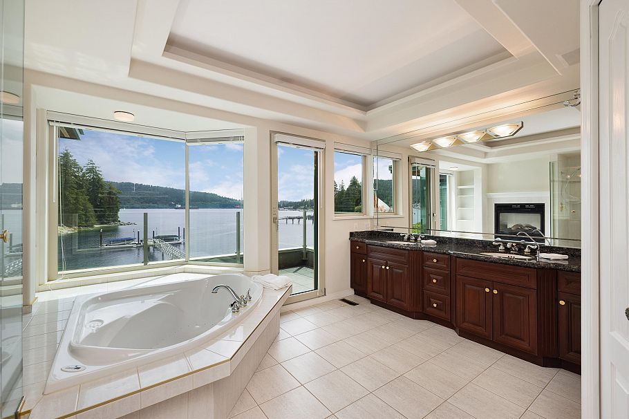 4625 Strathcona Road North Vancouver, BC - 32