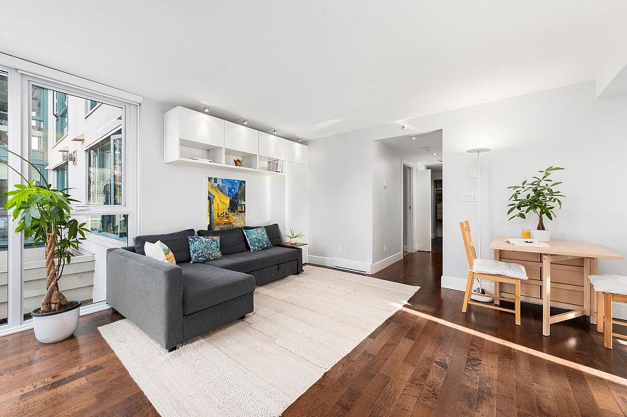 206 2988 Alder Street Vancouver, BC - 3